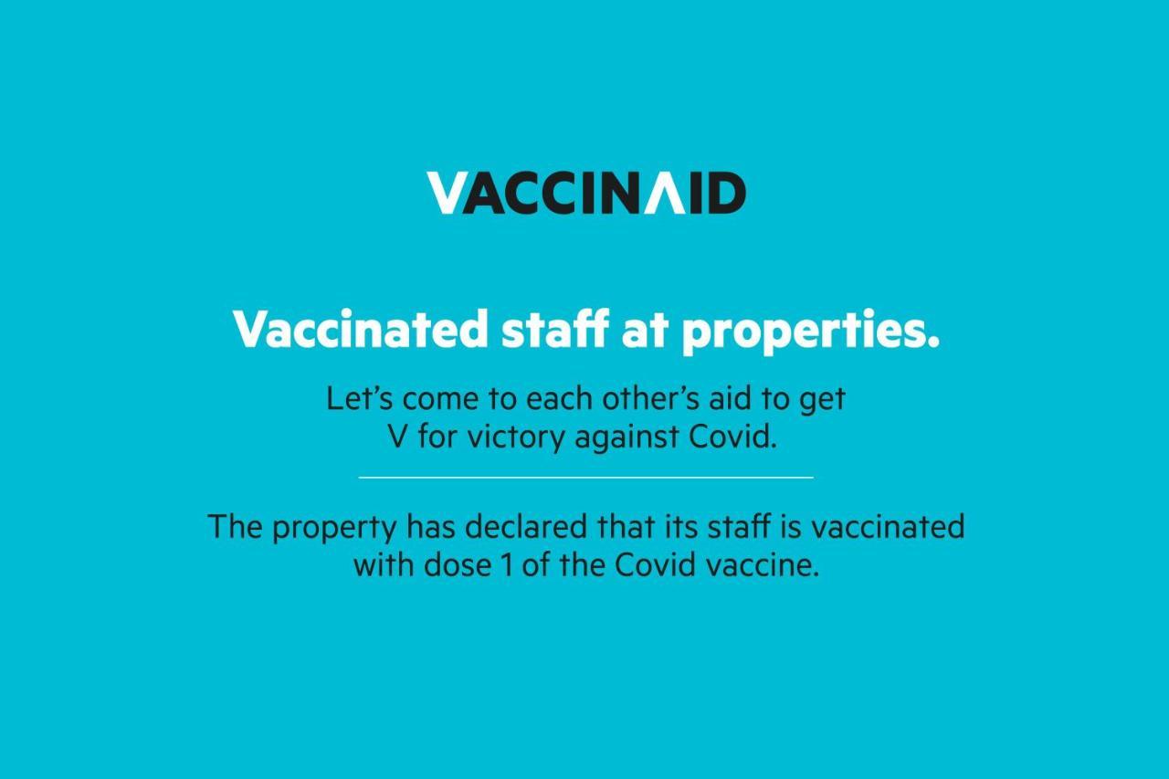 Отель Vaccinated Staff - Oyo 15973 F Square Коччи Экстерьер фото